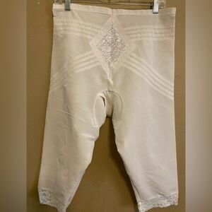 Rago of New York White Lace Trim Capri Shaper Shape wear Size 7X Vintage